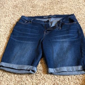 Old Navy Women's Blue Jean Shorts Size 14